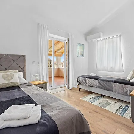 Pietro Comfortable Villa *