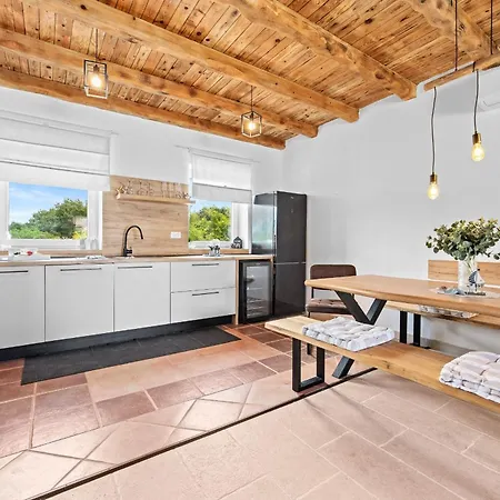 Pietro Comfortable *