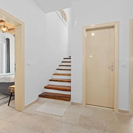 Pietro Comfortable *