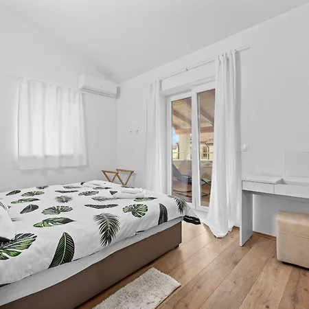 Pietro Comfortable Villa *