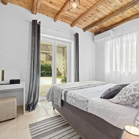 Pietro Comfortable Villa *