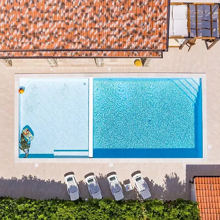 Pietro Comfortable Villa Cabrunici