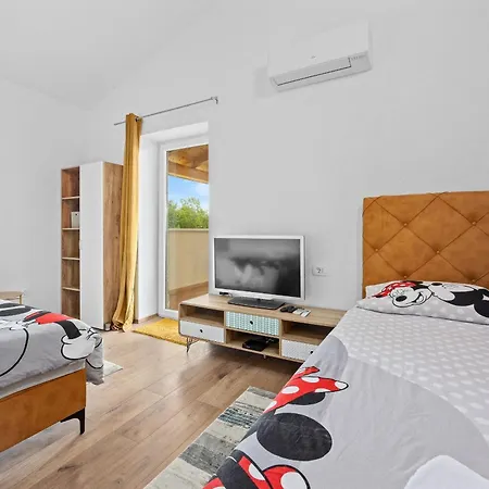 Pietro Comfortable Villa Cabrunici