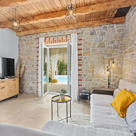 Pietro Comfortable Villa